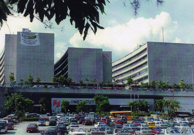 1989 – 1991校园迁移与扩展